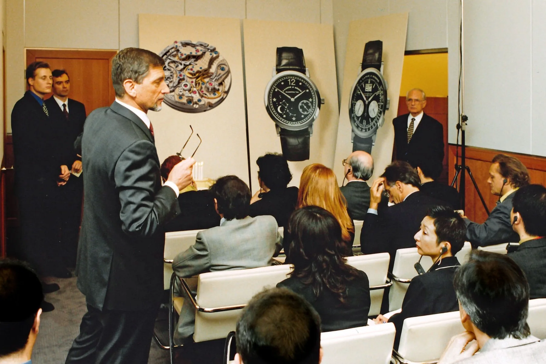 Günter Blümlein und Walter Lange präsentieren den Datograph von A. Lange & Söhne auf der Baselworld 1999
